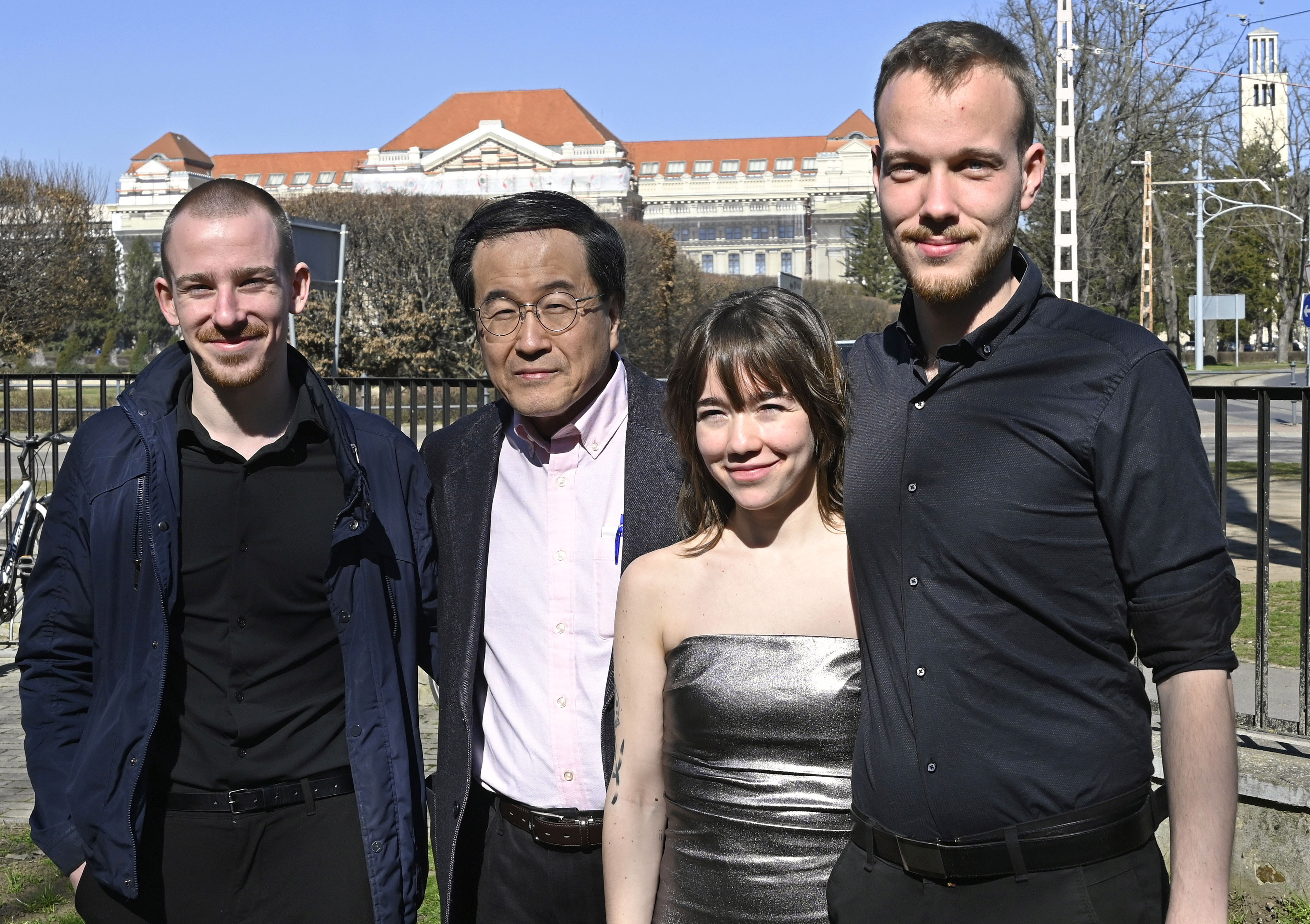 kamarazenei_sikerek (1).jpg